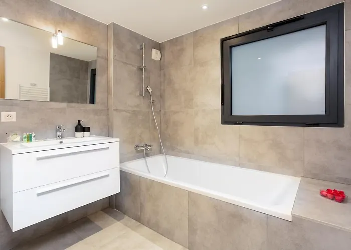 La Cordee 612 Apartment- Year *